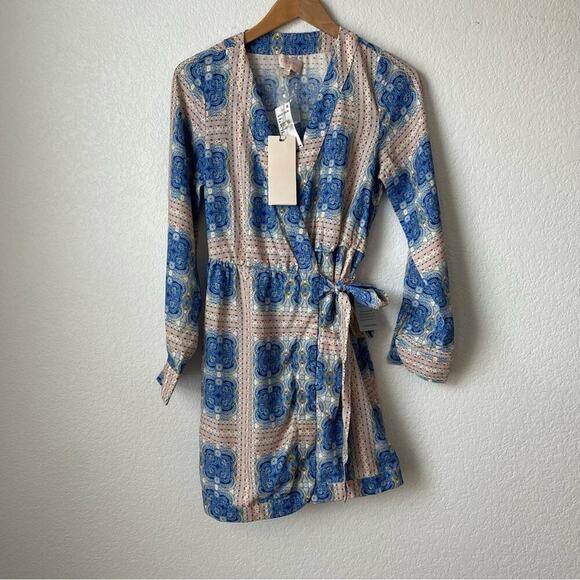 Chic Blue and Cream Wrap Mini Dress - Picture 3 of 6